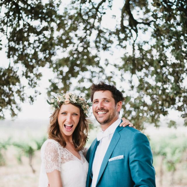 Sous le soleil radieux d'une belle journée d'été, un couple magnifique a scellé leur amour au cœur de la campagne provençale, près d'Aix-en-Provence. Entourés par la beauté des oliviers et des champs de lavande en fleurs, ils ont célébré un mariage digne d'un rêve, rempli de chaleur et de joie.

Ce couple solaire, dont les sourires généreux illuminent les cœurs, a réuni leurs proches et leurs familles pour une journée mémorable. Chaque instant de cette union était empreint d'amour et de complicité, reflet parfait de leur relation. Le bonheur et l'émotion se lisaient sur les visages de tous les invités, heureux de partager ce moment unique.

Depuis ce jour magique, ils ont construit une famille merveilleuse, bénie par la présence de trois garçons magnifiques. Aujourd'hui, alors qu'ils célèbrent leurs noces d'étain, je leur souhaite tout le bonheur du monde. Que cette décennie passée ensemble ne soit que le début d'une longue et belle aventure, toujours remplie d'amour, de rires et de tendres souvenirs.

Félicitations pour vos 10 ans de mariage ! Que votre amour continue de briller aussi intensément que le soleil de Provence.

#mariagedereve #momentmagique #photographiedemariage #émotion #amoureternel #jourdemariage #laplusbellemariée #weddingday #photographemariageparis #photographemariage #romance #weddinginspiration #mariage2026 #mariage2025 #mariage2024 
#mariageprovencal #nocesdetain #amoureternel #aixenprovence #celebration #familleheureuse #souvenirsinoubliables #félicitations #journeemagique